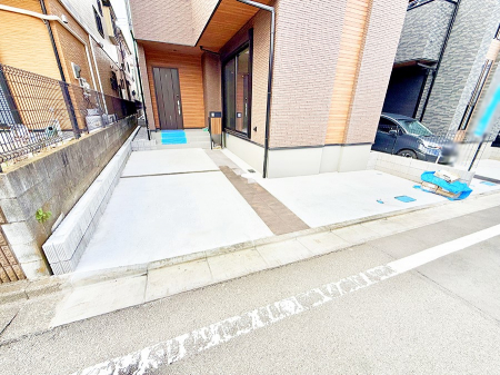 �@�O�ρ�����ɂ��钓�ԃX�y�[�X�Ȃ̂ň��S�ł���