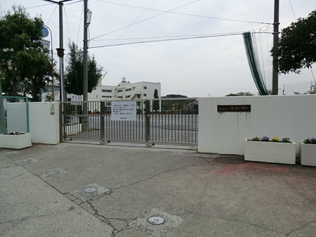 ���ӊ��@���w�Z 1500m ���l�s���������w�Z