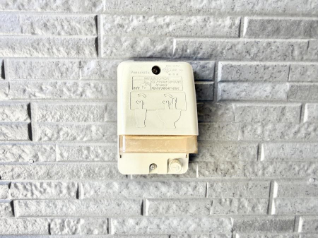 ���̑����ρ@�ݔ������O�ɓd���R���Z���g������΁A�������@�ő���O�ǂ�|������ȂǕ֗��ł��B