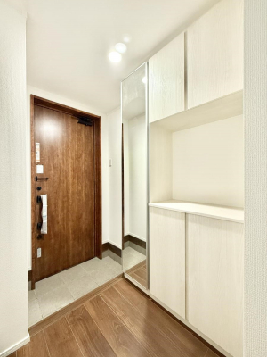 ���ց@����