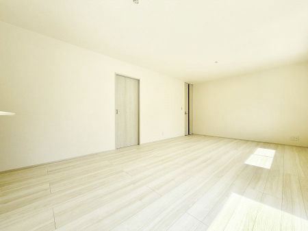 ���r���O�@���������S�n�̂����A���z�̃��r���O