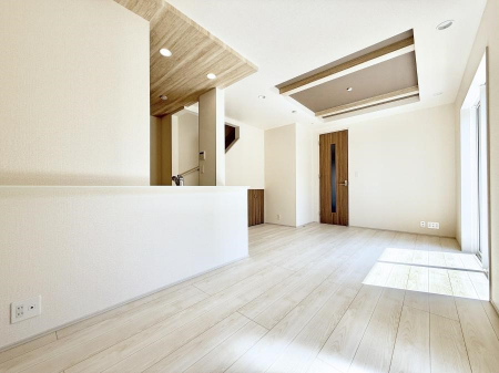 ���r���O�@���������S�n�̂����A���z�̃��r���O