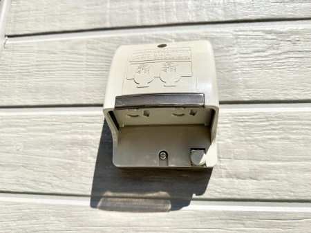 ���̑����ρ@�ݔ������O�ɓd���R���Z���g������΁A�������@�ő���O�ǂ�|������ȂǕ֗��ł��B