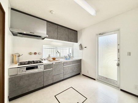 �L�b�`���@�������Ƒ����J��[�߂�A������̂���L�b�`��