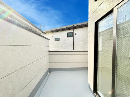 �o���R�j�[�@������ �G�߂̈ڂ낢����������J���I�ȋ�Ԃł�