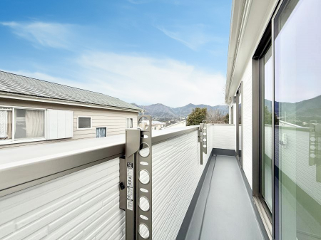 �o���R�j�[�@������ �G�߂̈ڂ낢����������J���I�ȋ�Ԃł�