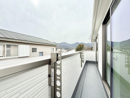 �o���R�j�[�@������ �G�߂̈ڂ낢����������J���I�ȋ�Ԃł�