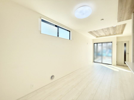 ���r���O�@���������S�n�̂����A���z�̃��r���O