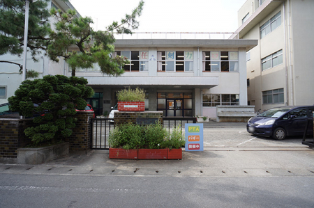 ���ӊ��@���w�Z 1300m ���c���s���򒆊w�Z