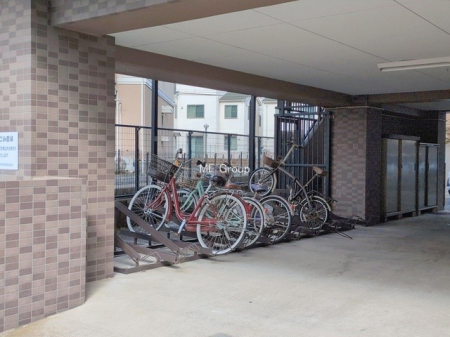 ���̑��@�O�ρ��~�n���ɒ��֏���������Ă���A���]�Ԃ̗��p���X���[�Y�ł�