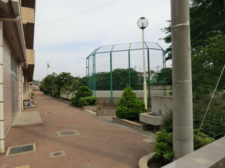 ���ӊ��@���w�Z 500m ���͌��s�������c���w�Z