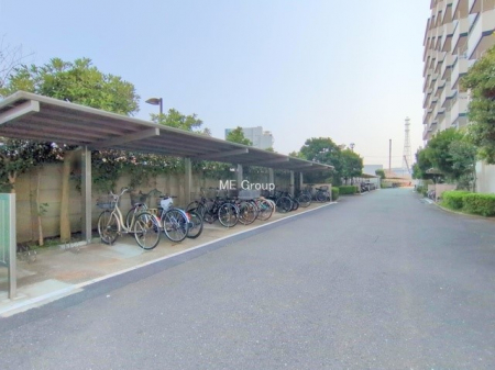 ���̑��@�O�ρ����]�Ԃ��g�����Ƒ��ɂ����S�̒��փX�y�[�X��~�n���ɂ��p��