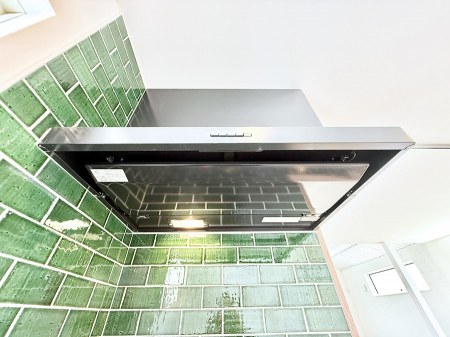 ���̑����ρ@�ݔ����������̏��C����������C��ɗU������A�����I�ɔr�����ł��܂��B