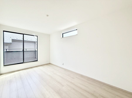 �Q���@�������V���v���ȋ�ԂŁA���[�t���x�b�h��f�X�N�ȂǁA���@�\�ȉƋ�����p���₷���ł�