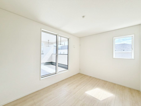 �Q���@�������V���v���ȋ�ԂŁA���[�t���x�b�h��f�X�N�ȂǁA���@�\�ȉƋ�����p���₷���ł�