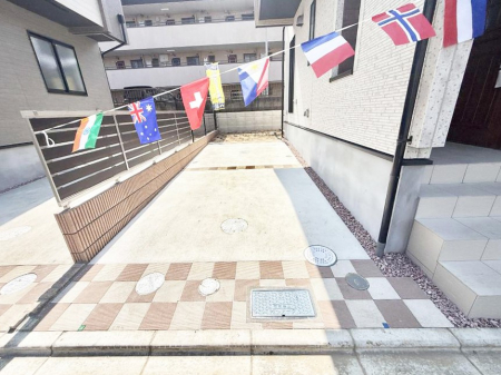 �@�O�ρ�����ɂ��钓�ԃX�y�[�X�Ȃ̂ň��S�ł���