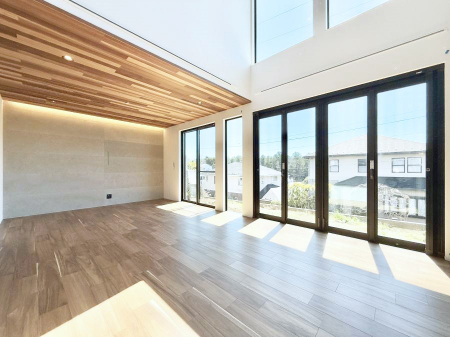 ���r���O�@���������S�n�̂����A���z�̃��r���O