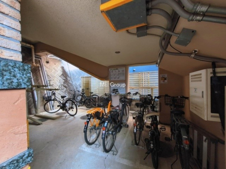 ���̑��@�O�ρ�������Ɛ������ꂽ���֏�ŁA���]�Ԃ̕ۊǂ����S�ł�