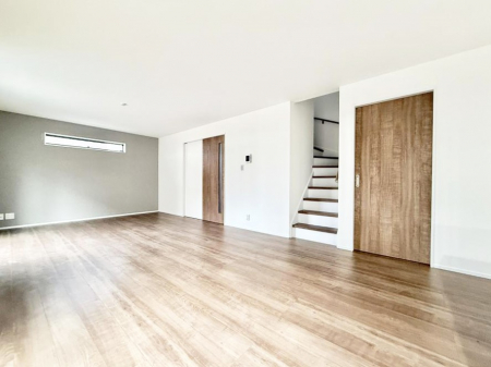 ���r���O�@���������r���O�C���K�i�̗p�ŁA���Ƒ��̃R�~���j�P�[�V�����������܂���