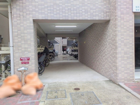 ���̑��@�O�ρ����]�Ԃ��g�����Ƒ��ɂ����S�̒��փX�y�[�X��~�n���ɂ��p��