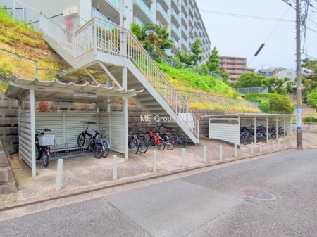 ���̑��@�O�ρ����X�̈ړ��ɕ֗��Ȓ��փX�y�[�X����������m�ۂ���Ă��܂�