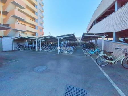 ���̑��@�O�ρ����]�Ԃ��g�����Ƒ��ɂ����S�̒��փX�y�[�X��~�n���ɂ��p��