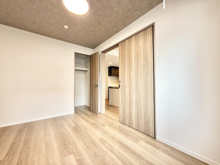 �Q���@����