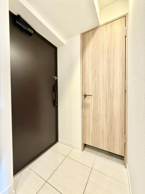 ���ց@����