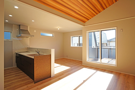 ���r���O�@���������R�̌����������݁A���邢��Ԃ��L����܂�