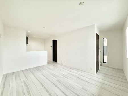 ���r���O�@���������S�n�̂����A���z�̃��r���O