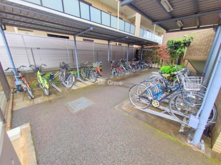 ���̑��@�O�ρ����]�Ԃ��g�����Ƒ��ɂ����S�̒��փX�y�[�X��~�n���ɂ��p��