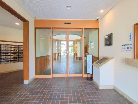 �G���g�����X�@�O�ρ��Ǘ��̍s���͂����G���g�����X�ň��S���ĕ�点����ł�