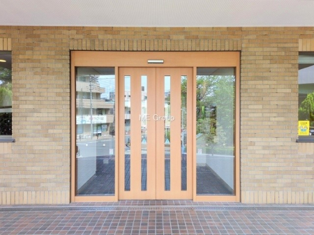 �G���g�����X�@�O�ρ��Ǘ��̍s���͂����G���g�����X�ň��S���ĕ�点����ł�