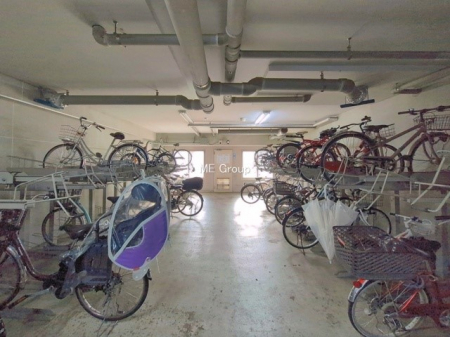 ���̑��@�O�ρ����]�Ԃ��g�����Ƒ��ɂ����S�̒��փX�y�[�X��~�n���ɂ��p��