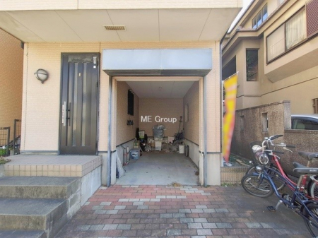 �@�O�ρ�����ɂ��钓�ԃX�y�[�X�Ȃ̂ň��S�ł���