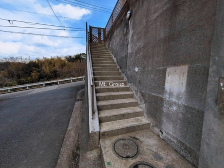 ���̑��@�O�ρ�����ŊK�i������A���q�l�̓��H��яo�������S�ł�