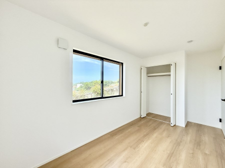 �Q���@K��  ���V���v���ȋ�ԂŁA���[�t���x�b�h��f�X�N�ȂǁA���@�\�ȉƋ�����p���₷���ł�