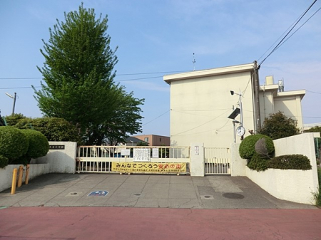 ���ӊ��@���w�Z 300m �����s���V�䏬�w�Z