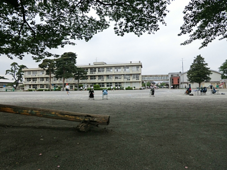 ���ӊ��@���w�Z 200m ���͌��s����h���w�Z